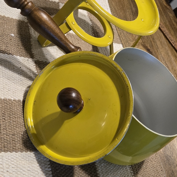 Vintage Yellow Fondue Pot with Wooden Handle - Home Kitchen - Picture 5 of 8